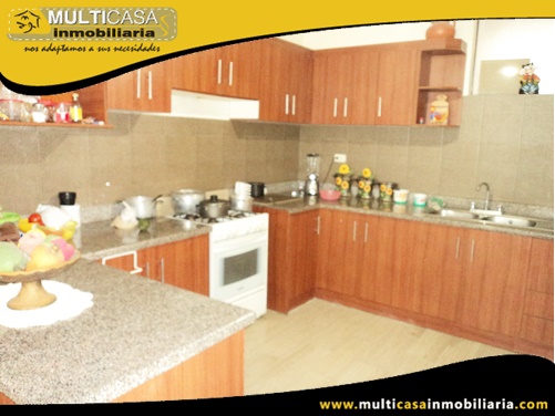 Casa en Venta a Crédito con Dos Locales Comerciales Sector Vía a Llacao Cuenca-Ecuador