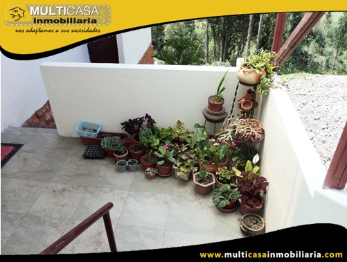 Casa en Venta a Crédito con Dos Locales Comerciales Sector Vía a Llacao Cuenca-Ecuador