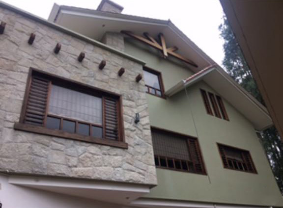 Vendo de Oportunidad Casa 3 Pisos Sector El Cebollar junto a Canal Dos (Abelardo J Andrade)