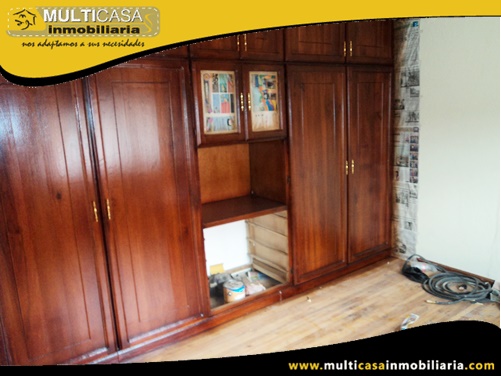 Casa en Venta a Crédito de Tres Departamentos con Local Comercial  Sector Totoracocha Cuenca - Ecuador