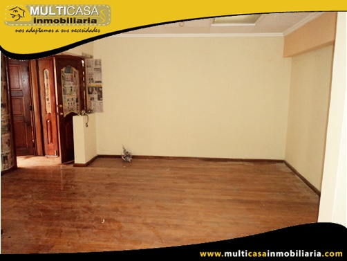 Casa en Venta a Crédito de Tres Departamentos con Local Comercial  Sector Totoracocha Cuenca - Ecuador