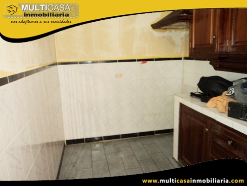 Casa en Venta a Crédito de Tres Departamentos con Local Comercial  Sector Totoracocha Cuenca - Ecuador