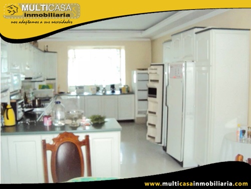 Edificio en Venta a Crédito con dos Locales Comerciales Sector El Sagrario Loja-Ecuador