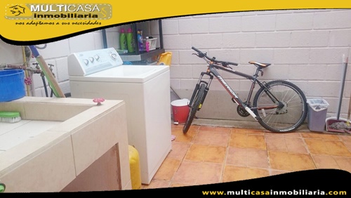 Casa en Venta a Crédito en Ciudadela Privada Sector los Cerezos Cuenca - Ecuador