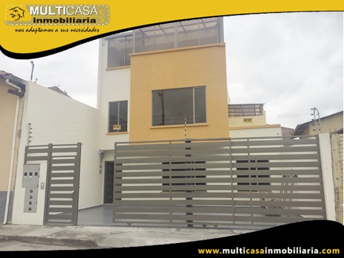 Casa Comercial en Venta a Crédito de Tres Departamentos Sector Gonzalez Suarez Cuenca-Ecuador