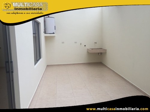 Casa Comercial en Venta a Crédito de Tres Departamentos Sector Gonzalez Suarez Cuenca-Ecuador