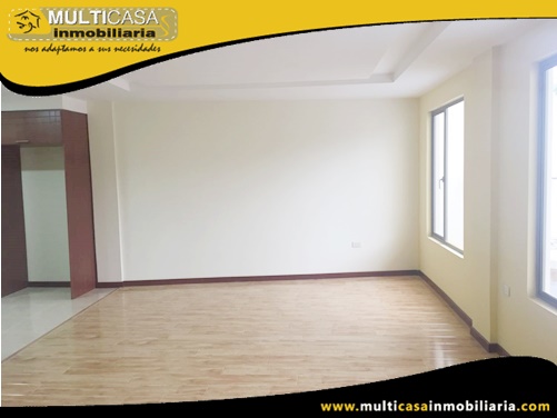 Casa Comercial en Venta a Crédito de Tres Departamentos Sector Gonzalez Suarez Cuenca-Ecuador