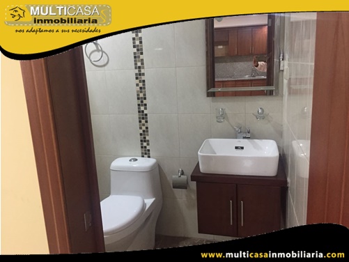 Casa Comercial en Venta a Crédito de Tres Departamentos Sector Gonzalez Suarez Cuenca-Ecuador