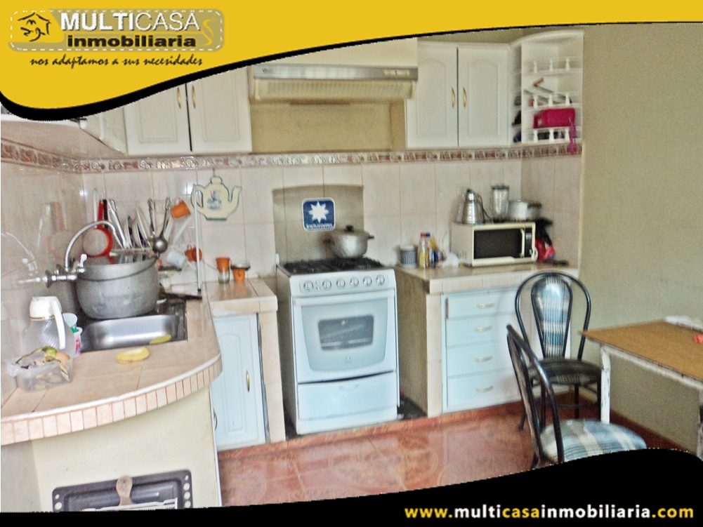 Casa Comercial en Venta a Crédito con Local Sector Colegio Borja Cuenca-Ecuador