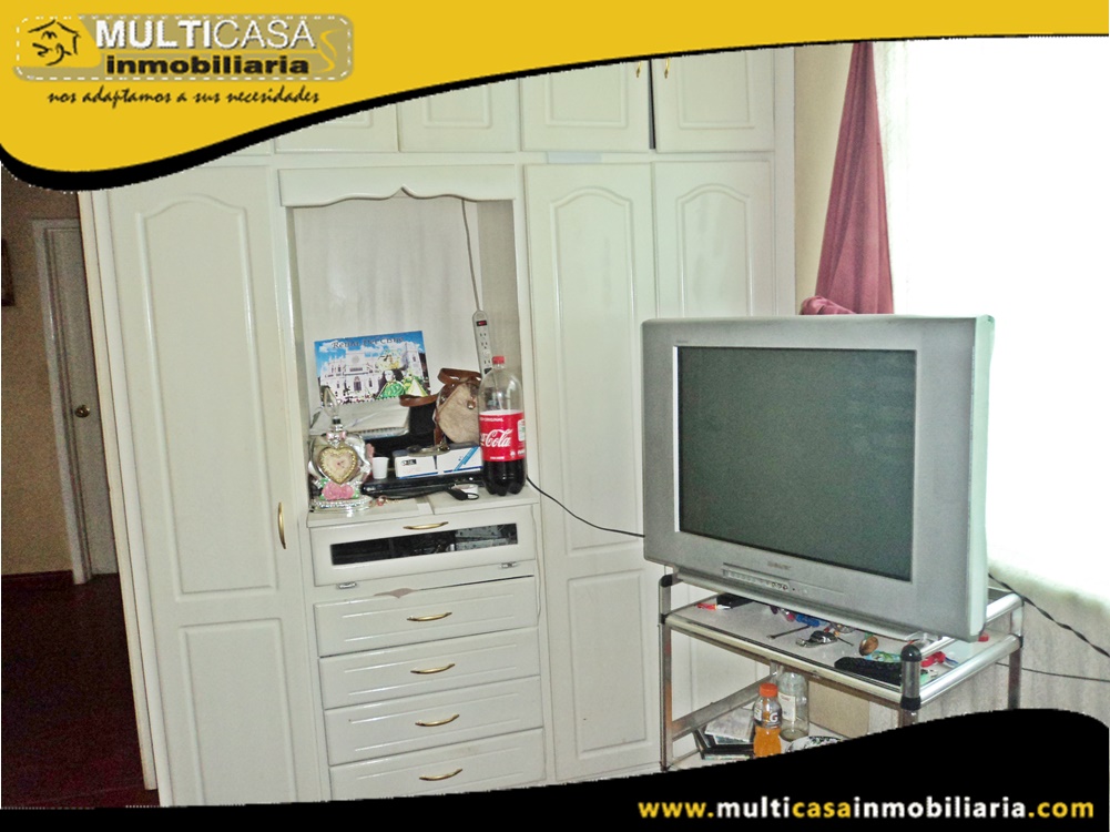 Casa Comercial en Venta a Crédito con Local Sector Colegio Borja Cuenca-Ecuador