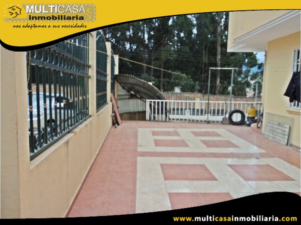 Casa Comercial en Venta a Crédito con Local Sector Colegio Borja Cuenca-Ecuador