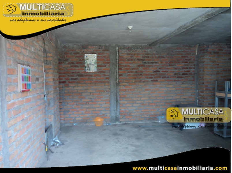 Casa Comercial por Terminar en Venta a Crédito con Local Comercial Sector Ricaurte Cuenca-Ecuador