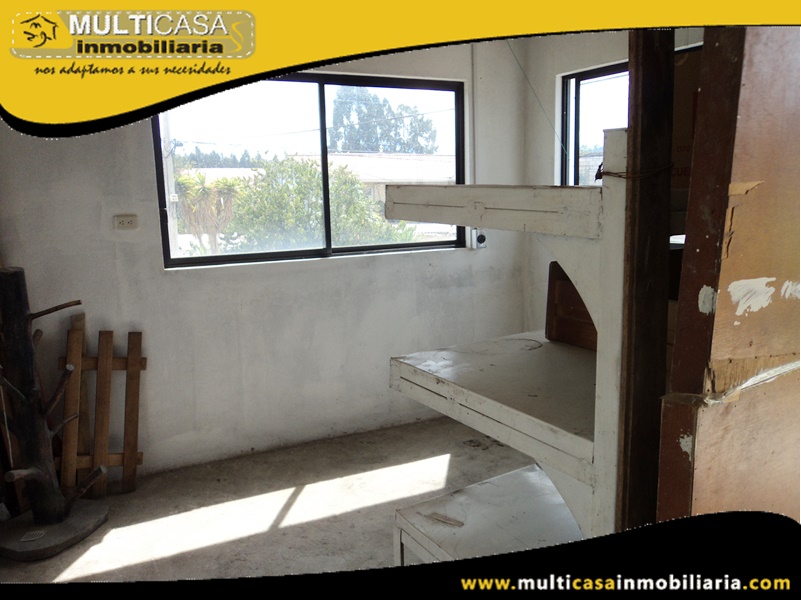 Casa Comercial por Terminar en Venta a Crédito con Local Comercial Sector Ricaurte Cuenca-Ecuador