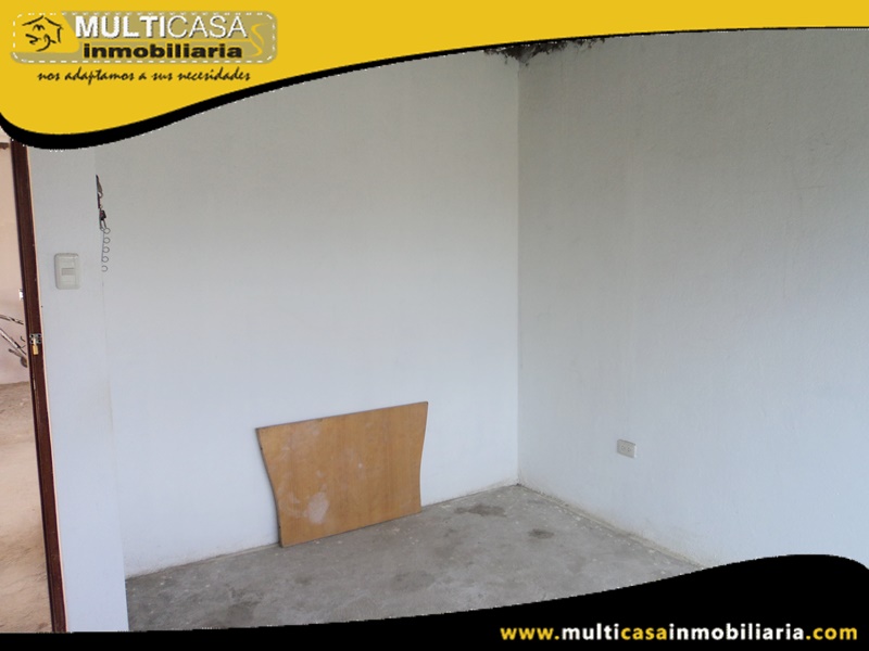 Casa Comercial por Terminar en Venta a Crédito con Local Comercial Sector Ricaurte Cuenca-Ecuador