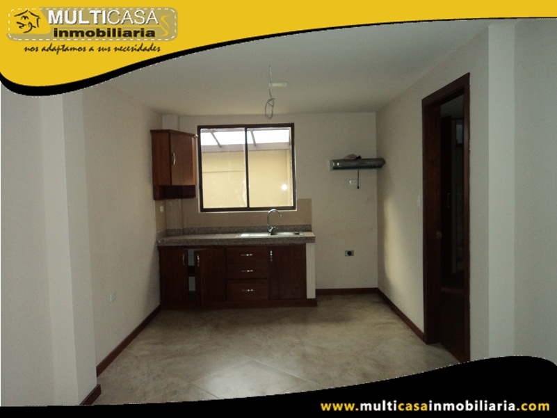 Edificio de diez departamentos en Venta a Crédito con Local Comercial Sector Monay Shopping Cuenca-Ecuador