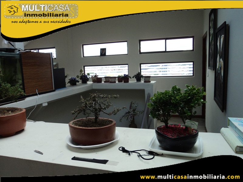Edificio de diez departamentos en Venta a Crédito con Local Comercial Sector Monay Shopping Cuenca-Ecuador