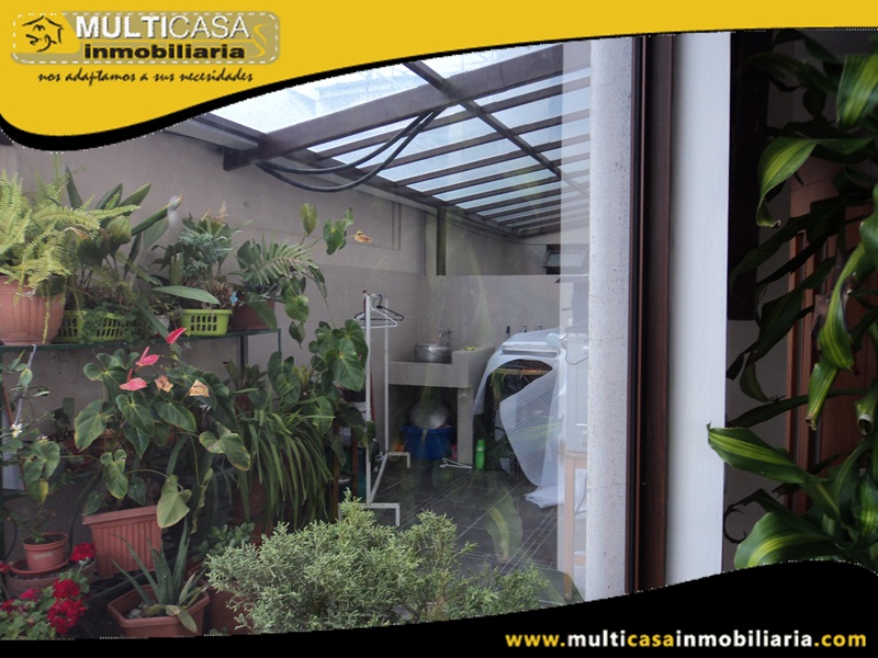 Edificio de diez departamentos en Venta a Crédito con Local Comercial Sector Monay Shopping Cuenca-Ecuador