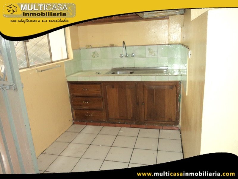 Edificio de Siete Departamentos con Local Comercial en venta a Crédito Sector Av. de las Américas Cuenca-Ecuador
