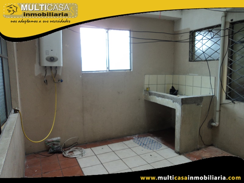 Edificio de Siete Departamentos con Local Comercial en venta a Crédito Sector Av. de las Américas Cuenca-Ecuador