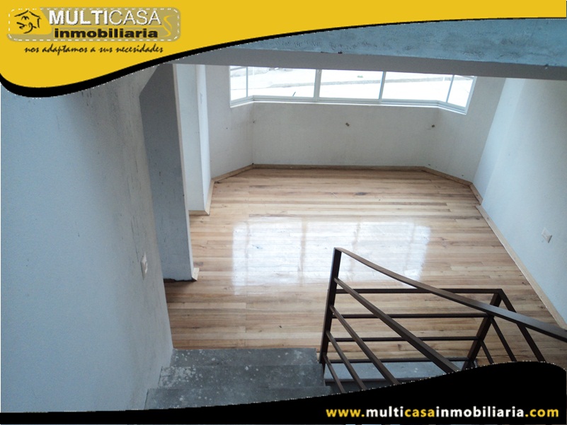 Casa en Venta con Local Comercial por terminar Sector Ordoñez Lasso