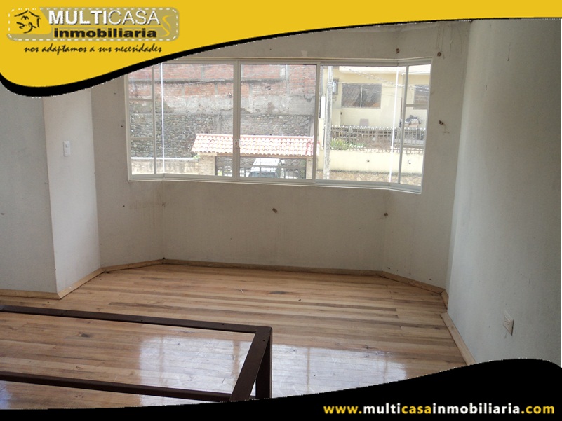 Casa en Venta con Local Comercial por terminar Sector Ordoñez Lasso