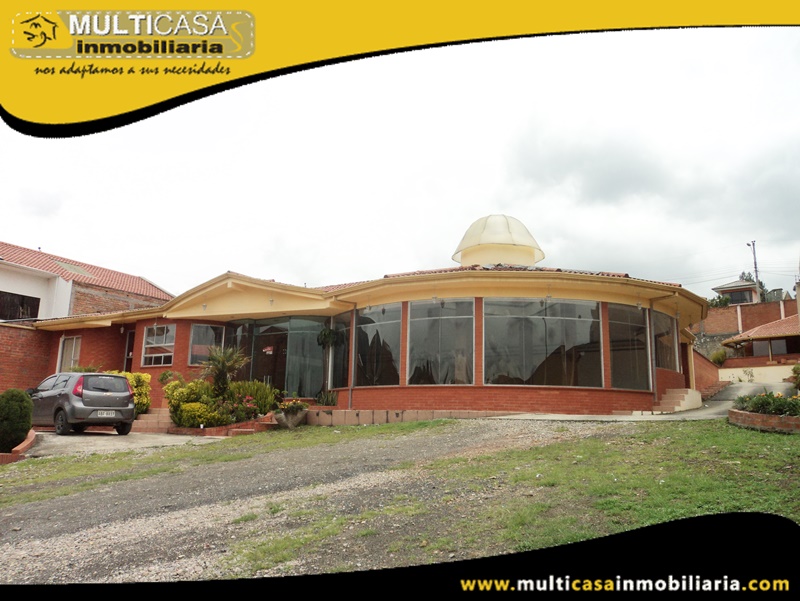 Casa Comercial en Venta a Crédito con tres locales para eventos Sector Sayausí Cuenca-Ecuador