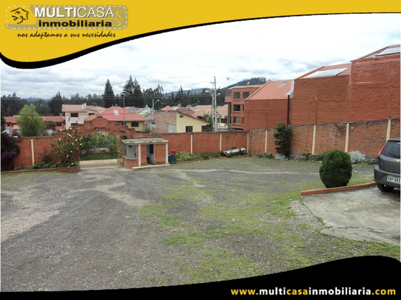 Casa Comercial en Venta a Crédito con tres locales para eventos Sector Sayausí Cuenca-Ecuador