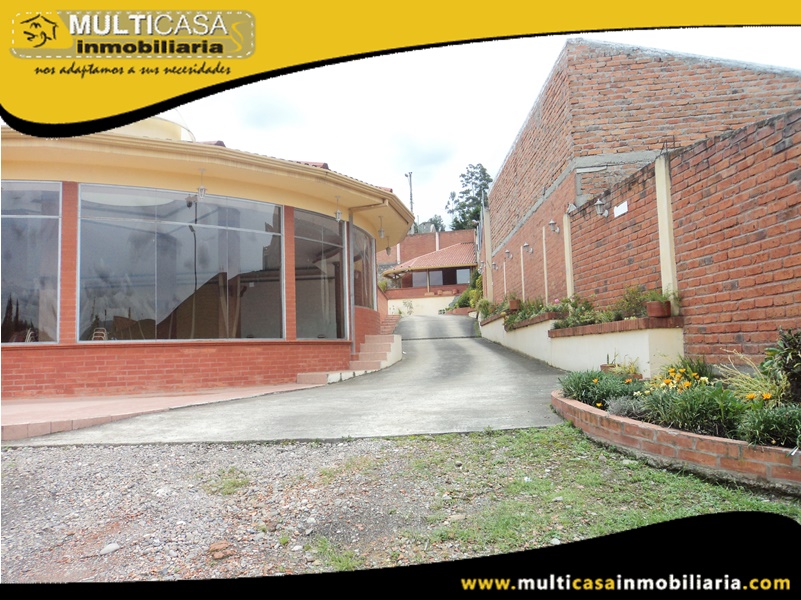 Casa Comercial en Venta a Crédito con tres locales para eventos Sector Sayausí Cuenca-Ecuador