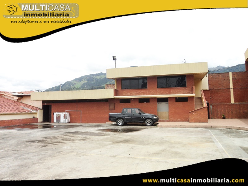 Casa Comercial en Venta a Crédito con tres locales para eventos Sector Sayausí Cuenca-Ecuador