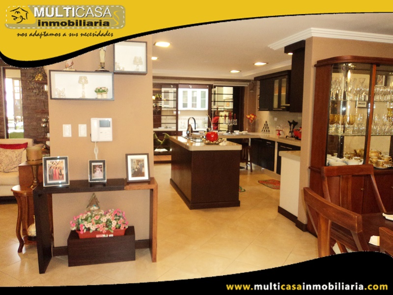 Casa Comercial en Venta a Crédito Sector el Cebollar Cuenca-Ecuador