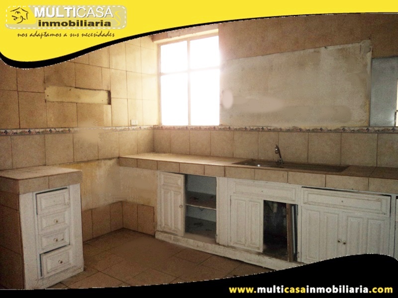 Terreno Comercial en Venta a Crédito Sector Remigio Crespo Cuenca-Ecuador