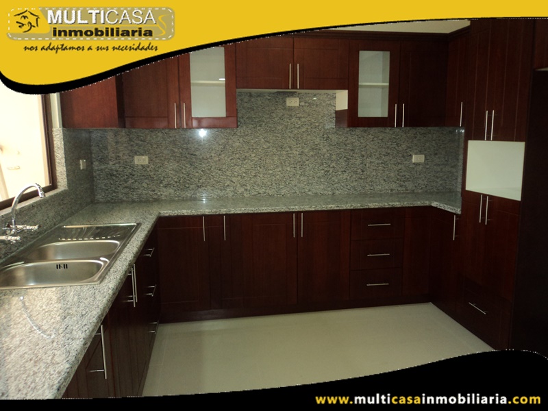 Casa en Venta a Crédito Sector Juan Pablo II Cuenca- Ecuador