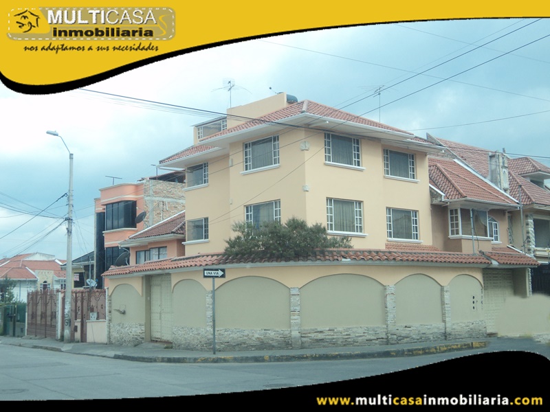 Casa Rentera en Venta de Cuatro Departamentos Independientes Sector Feria Libre Cuenca-Ecuador