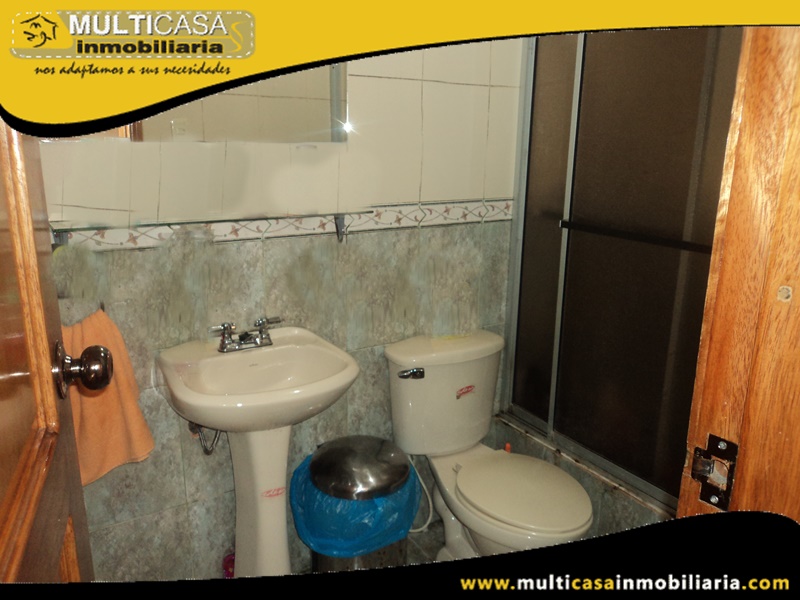 Casa Rentera en Venta de Cuatro Departamentos Independientes Sector Feria Libre Cuenca-Ecuador