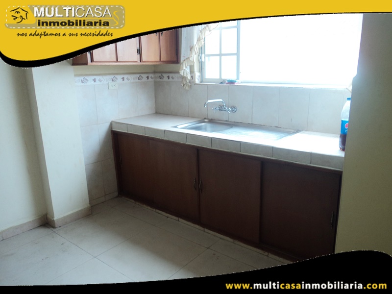 Casa Rentera en Venta de Cuatro Departamentos Independientes Sector Feria Libre Cuenca-Ecuador
