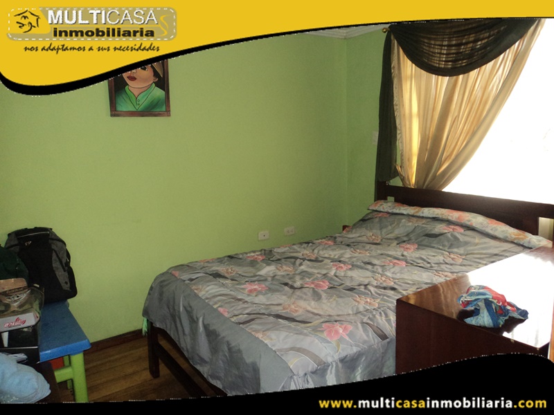 Casa Rentera en Venta de Cuatro Departamentos Independientes Sector Feria Libre Cuenca-Ecuador