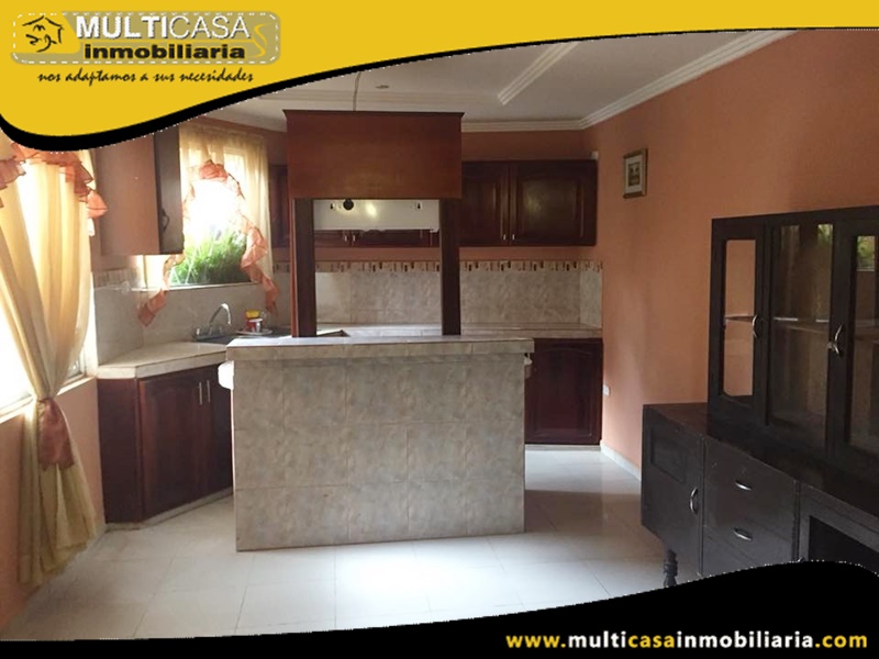 Casa Rentera en Venta de Cuatro Departamentos Independientes Sector Feria Libre Cuenca-Ecuador