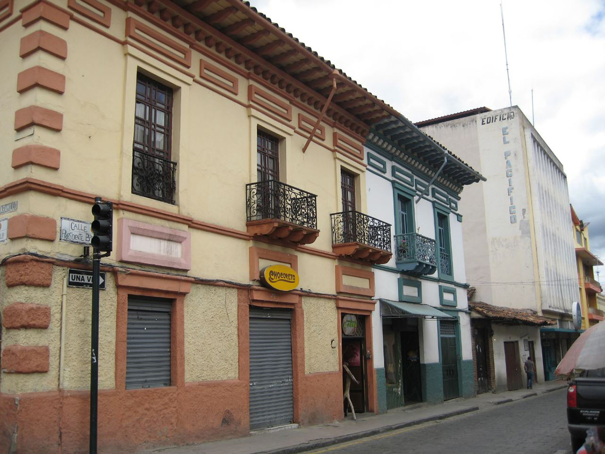 Casa Comercial (posibilidad Hostal) Centro de Cuenca