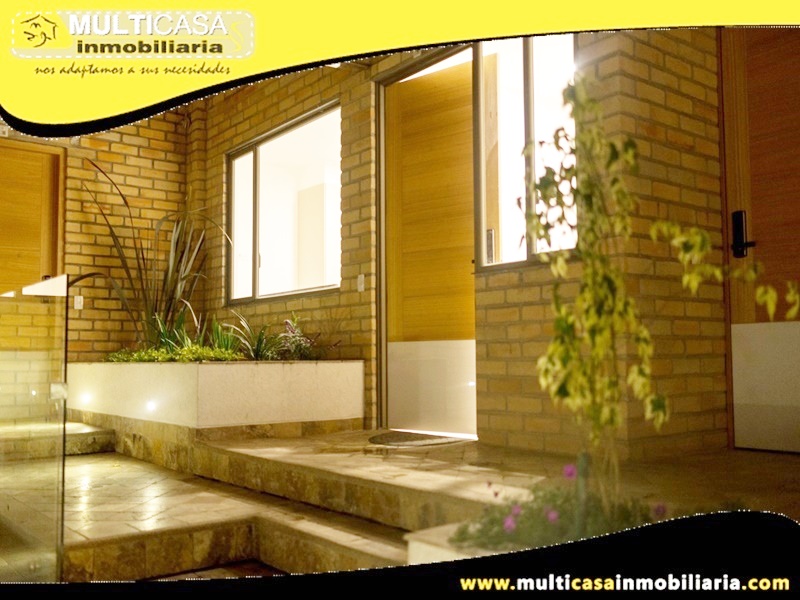 Arriendo Departamento de lujo Amoblado Sector Universidad del Azuay Cuenca-Ecuador