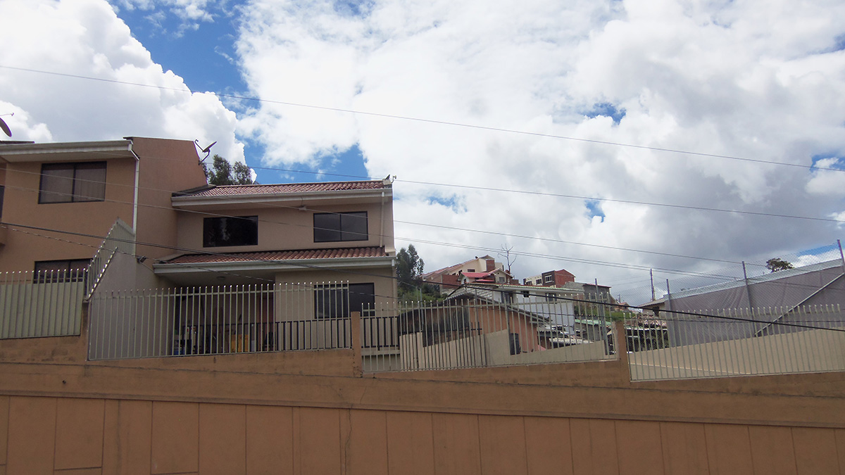 Casa de Venta en Condominio Girasoles N° 16 al Este de Cuenca
