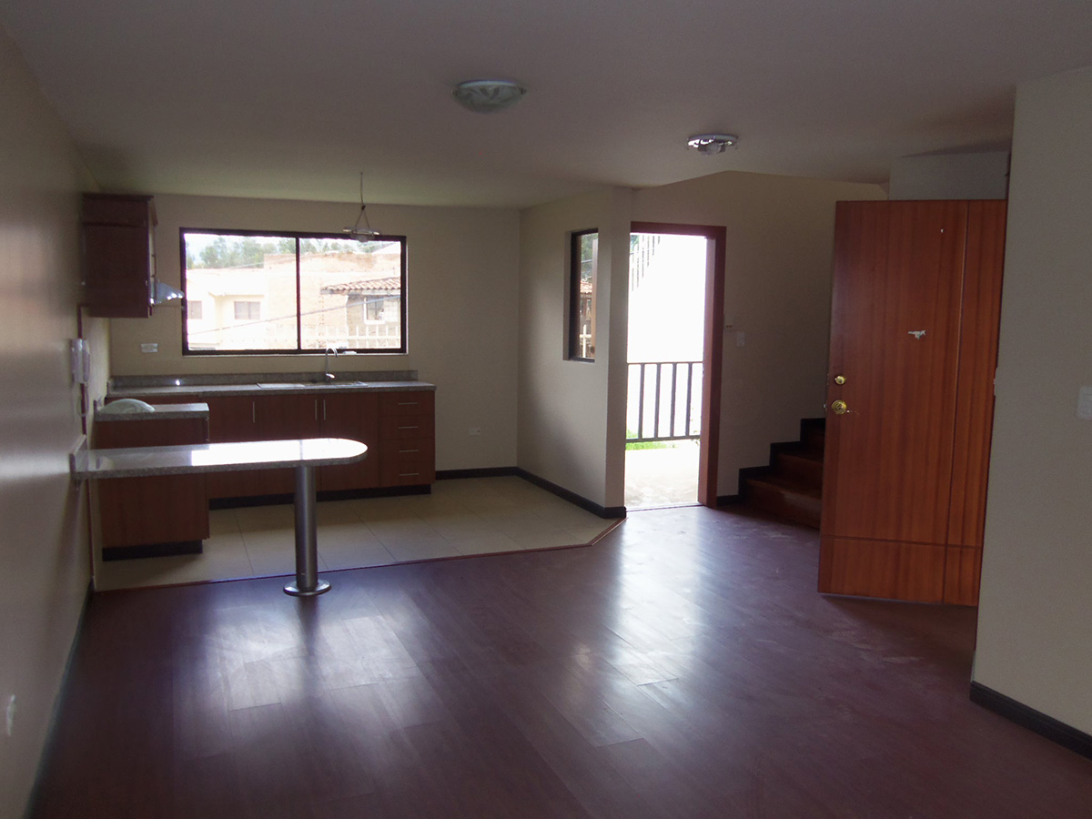 Casa de Venta en Condominio Girasoles N° 16 al Este de Cuenca