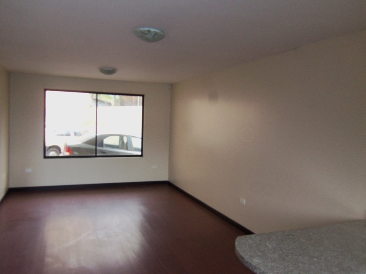 Casa de Venta en Condominio Girasoles N° 16 al Este de Cuenca