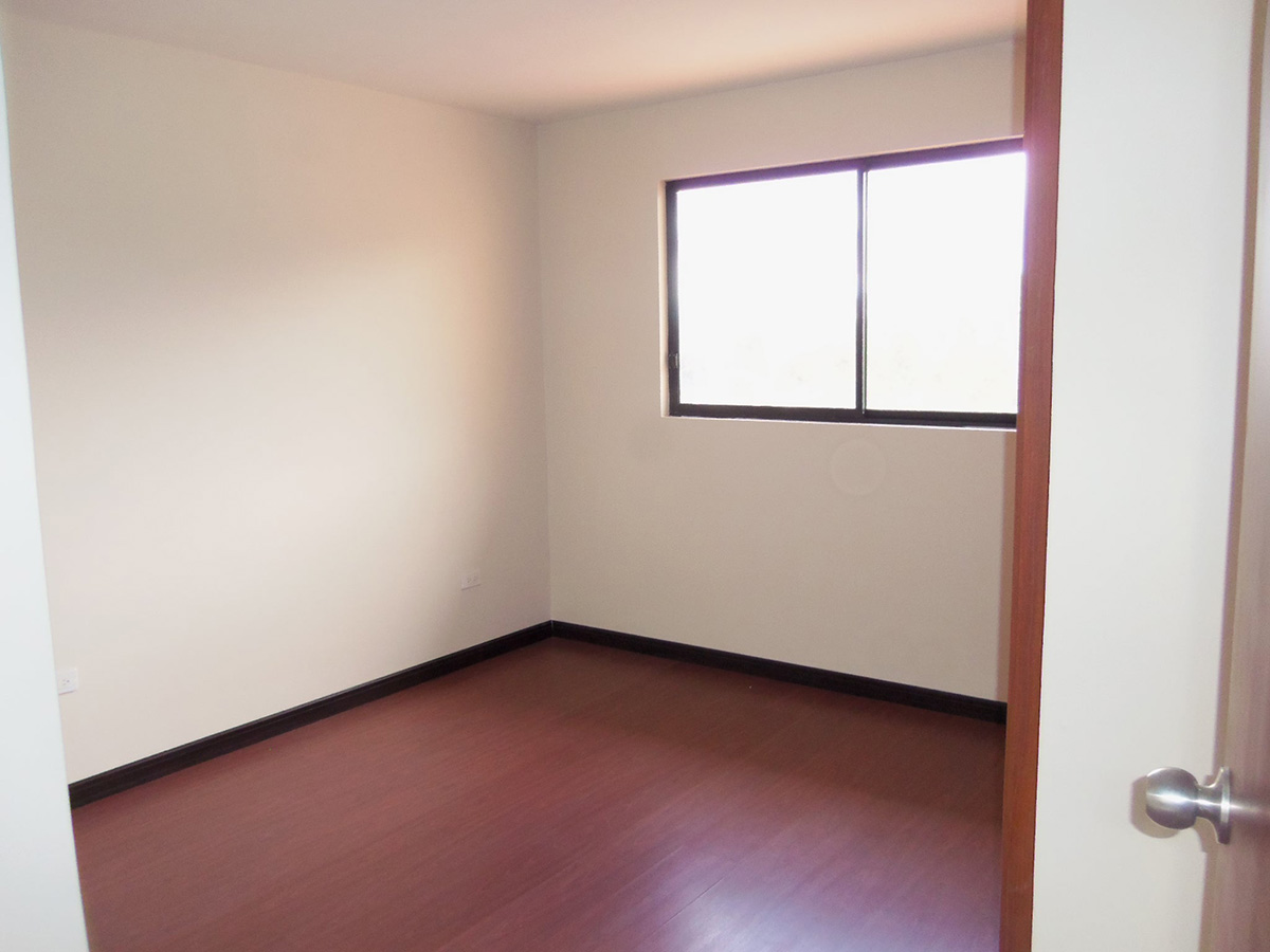 Casa de Venta en Condominio Girasoles N° 16 al Este de Cuenca