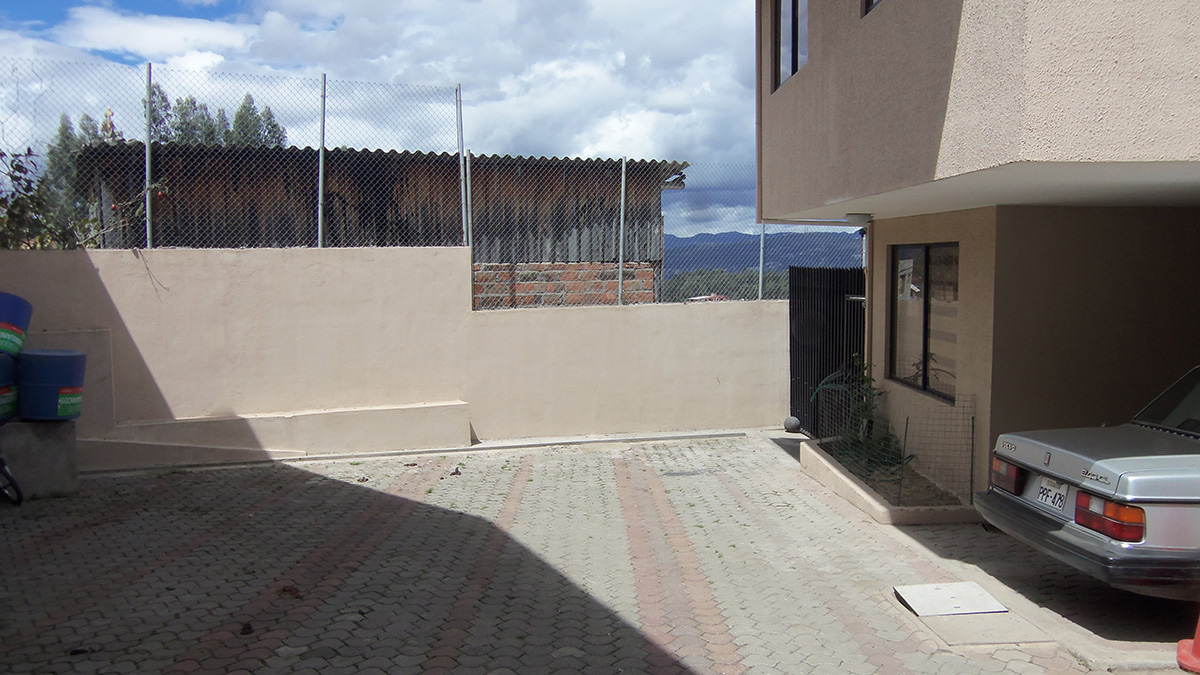 Casa de Venta en Condominio Girasoles N° 16 al Este de Cuenca