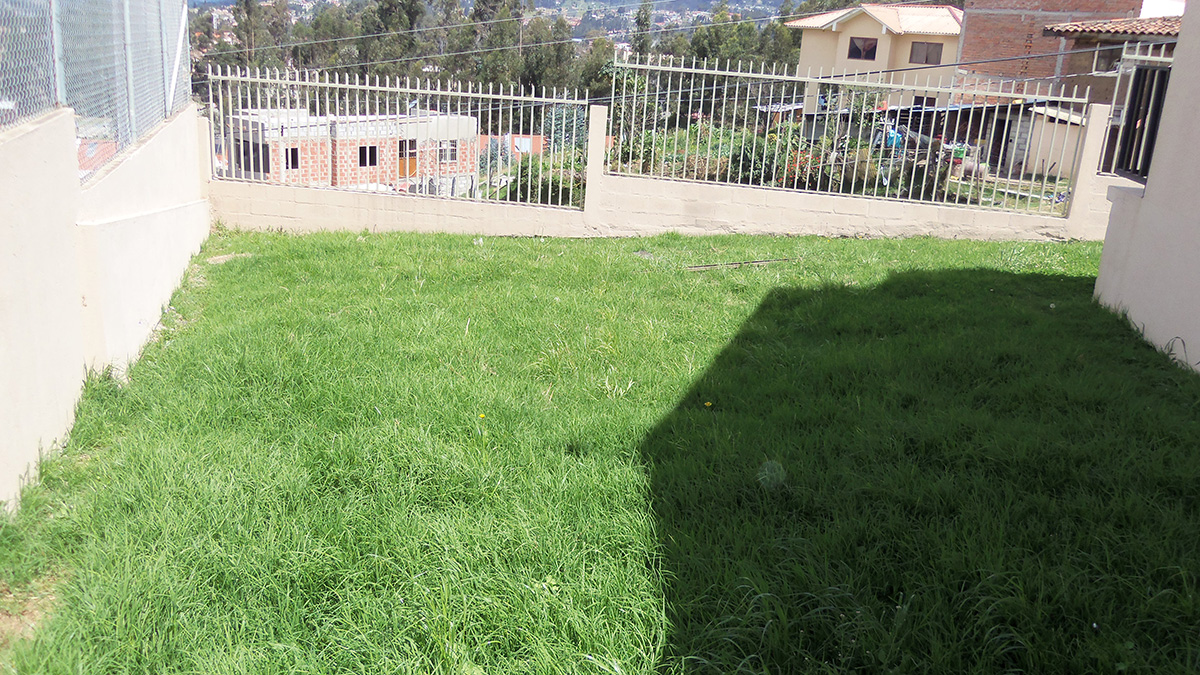 Casa de Venta en Condominio Girasoles N° 16 al Este de Cuenca