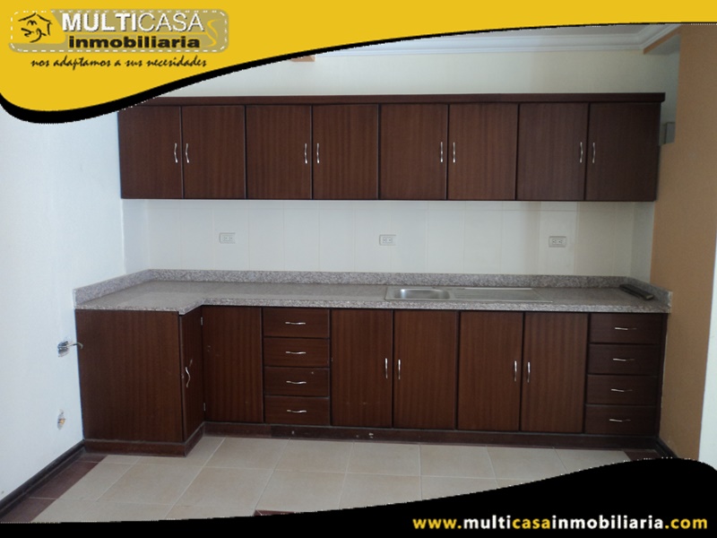 Casa en Venta de Dos Departamentos en Condominio Privado Sector Miraflores Cuenca-Ecuador