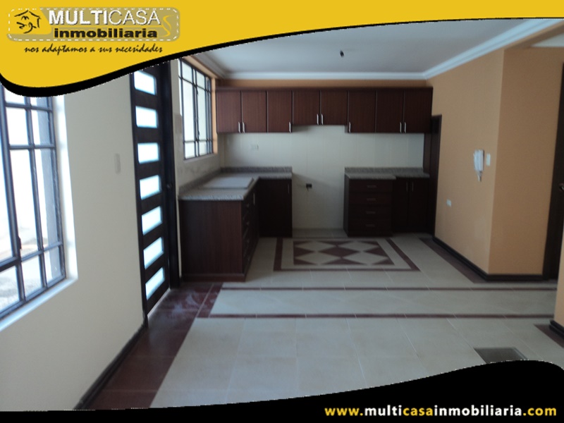 Casa en Venta de Dos Departamentos en Condominio Privado Sector Miraflores Cuenca-Ecuador
