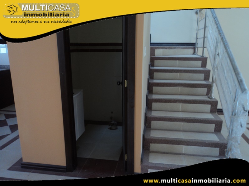 Casa en Venta de Dos Departamentos en Condominio Privado Sector Miraflores Cuenca-Ecuador