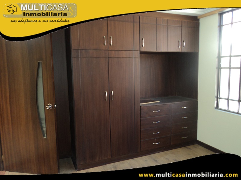Casa en Venta de Dos Departamentos en Condominio Privado Sector Miraflores Cuenca-Ecuador