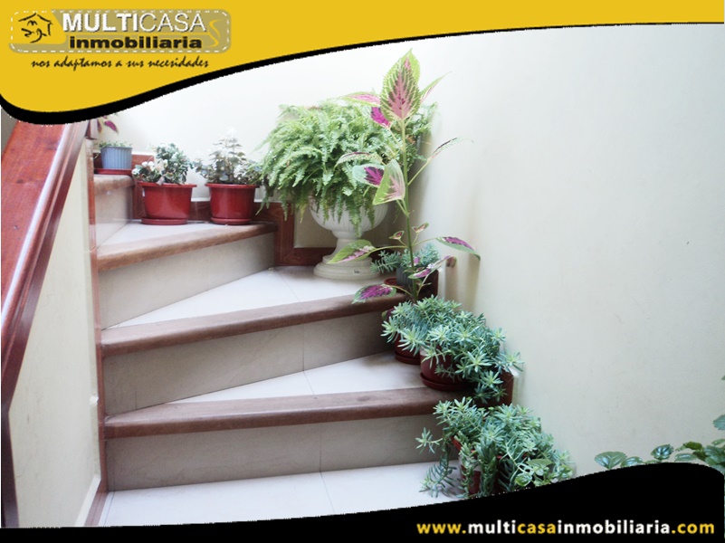 Edificio en Venta a Crédito de Cuatro Departamentos Sector Quinta Chica Cuenca-Ecuador